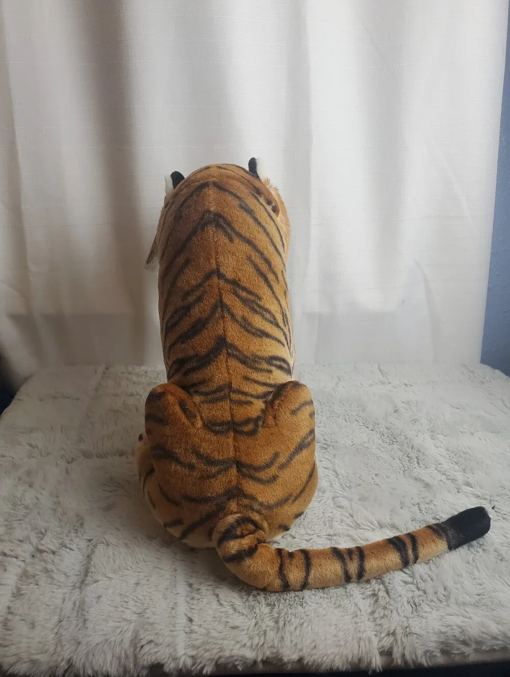 RARE HTF Vintage Realistic Animal Kingdom Sitting Tiger Approx 12” With Tag